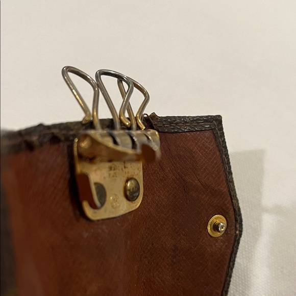 Louis Vuitton Monogram 3-Key Holder - Picture 8 of 9